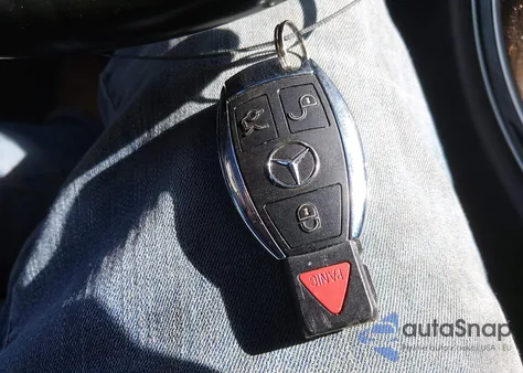 2016 Mercedes-Benz C 300 Sport 4Matic z USA, uszkodzony, nr VIN 55SWF4KBXGU160962